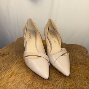 Nine West Kimery Pumps, 7 1/2 Cream close toe, high heels